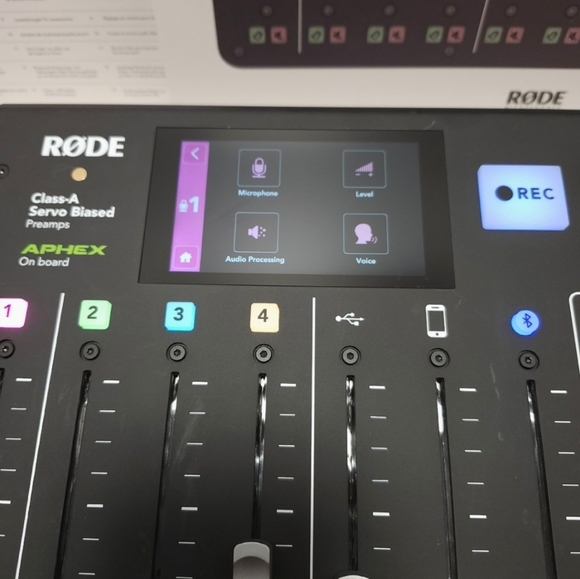 Rode RODECaster Pro Integrated Podcast Production Studio - Picture 4 of 12